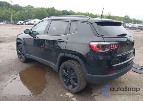 2021 Jeep Compass Altitude 4X4 z USA, uszkodzony, nr VIN 3C4NJDBB2MT573130